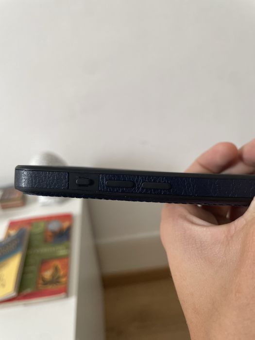 Capa iPhone 15 Pro Azul marinho em Pele Sintética