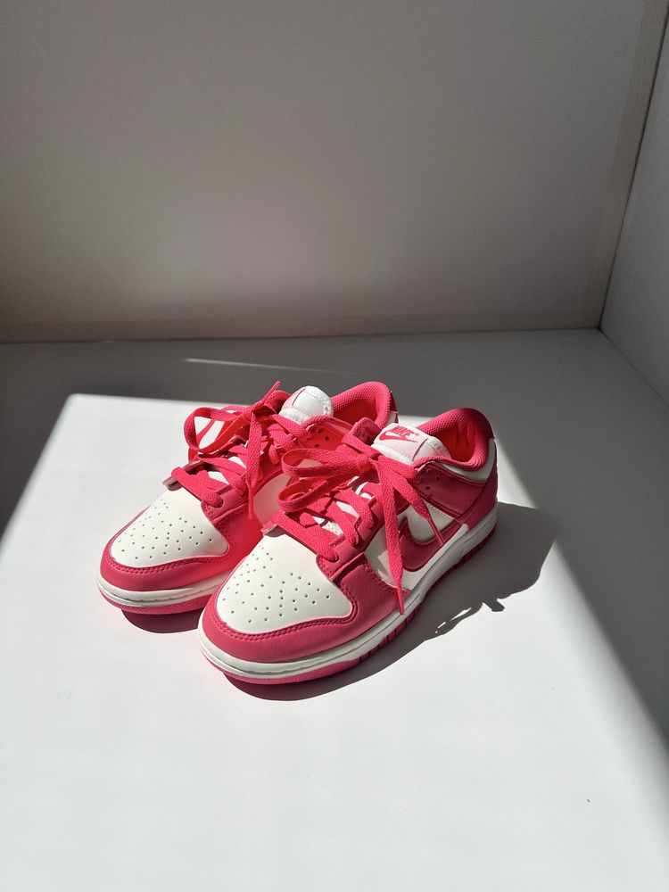 Nuke Dunk Low Aster Pink нові, оригінал