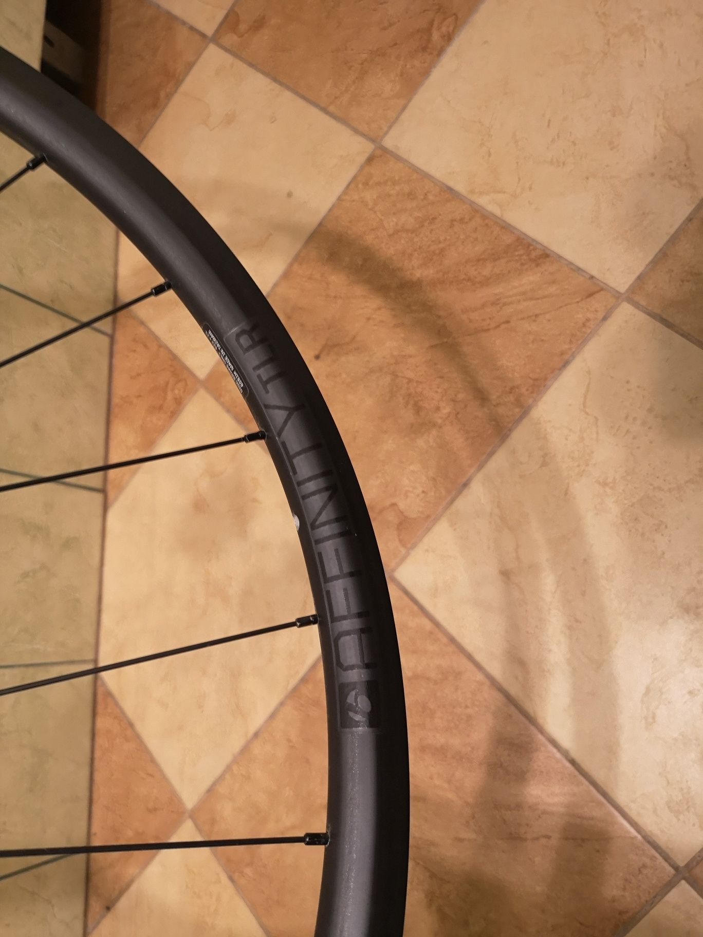 Koło bontrager affinity tlr disc przednie