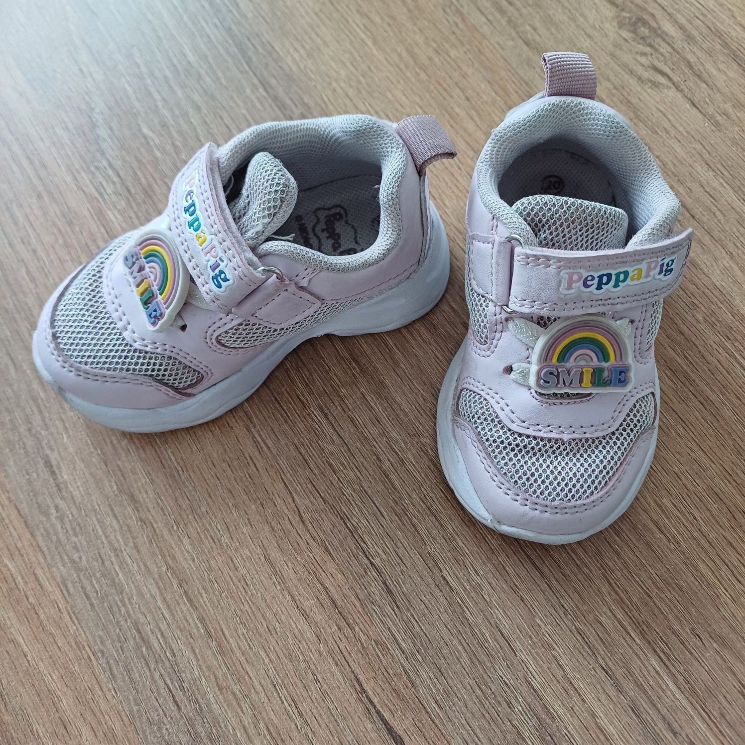 Buty, adidasy dziecięce rozm 20 Smyk Świnka pepa