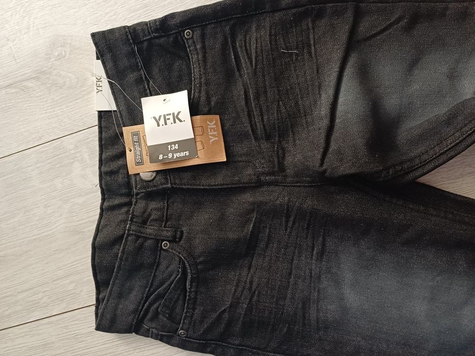 Nowe spodnie chłopięce r.134