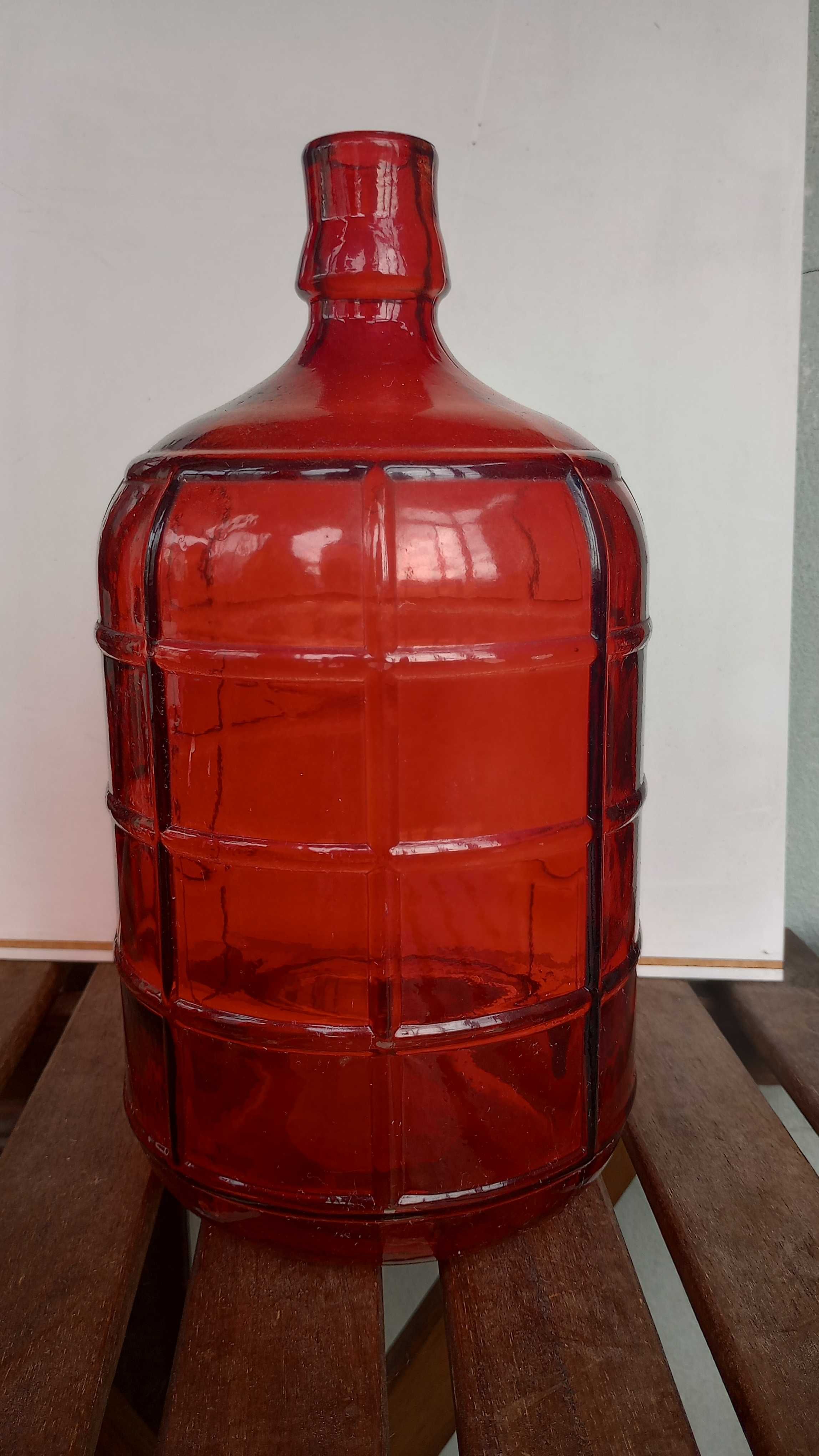 jarras altas de vidro pintado de vermelho