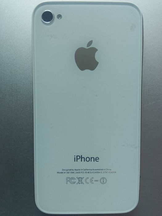 Мобільник Iphone 4