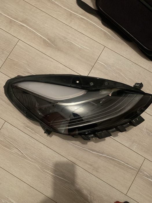 Фара правая тесла.