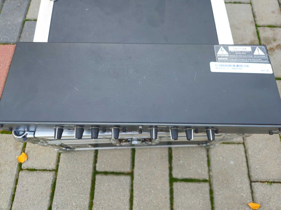 Crossover analogowy DBX 223XL