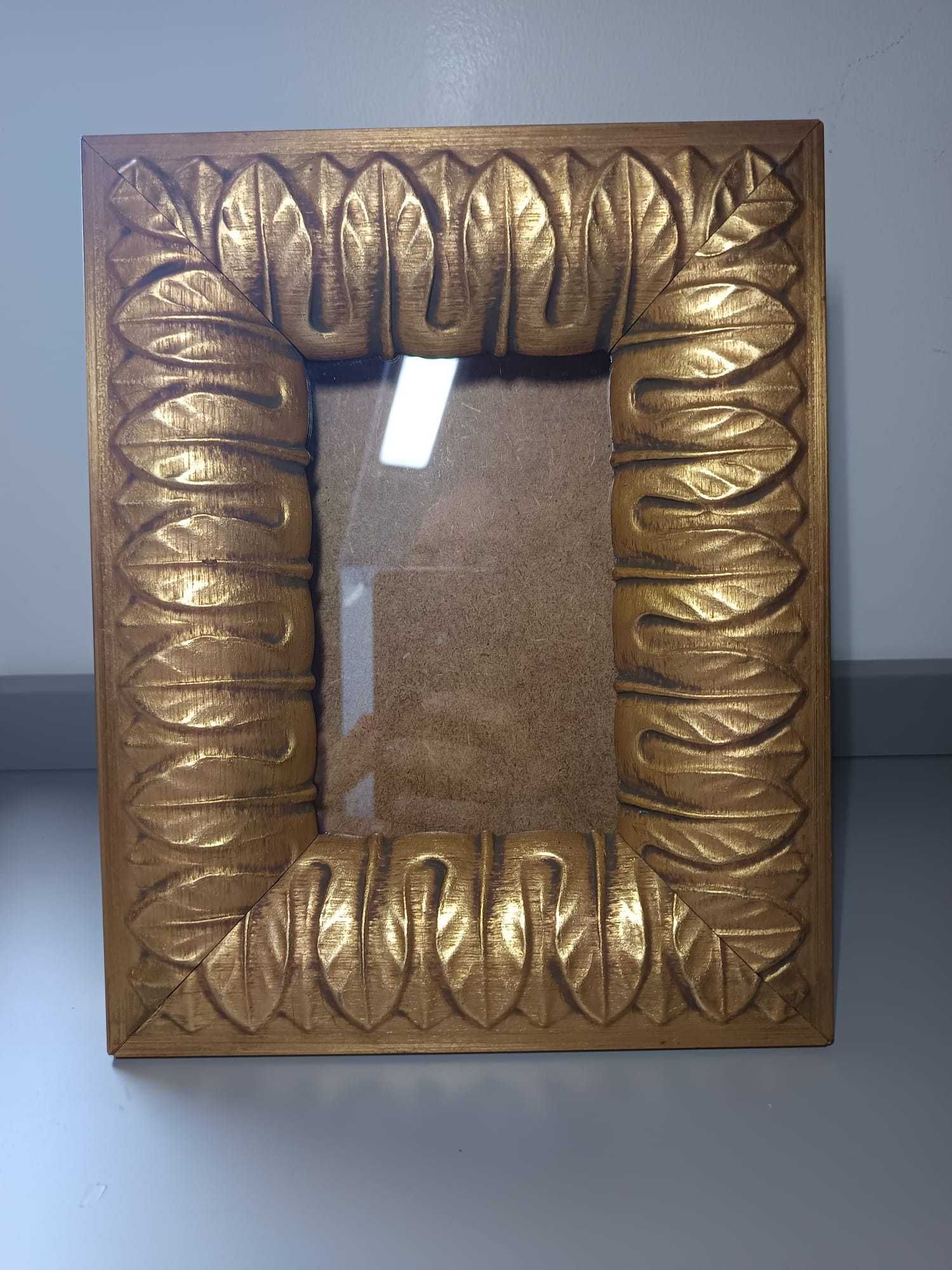 Moldura Antiga em Madeira Dourada