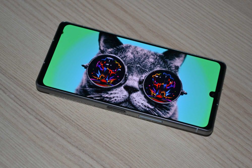 смартфон Sharp Aquos R8S 8/256 8gen2 / шарп R8 R7 он же Leica Phone 3