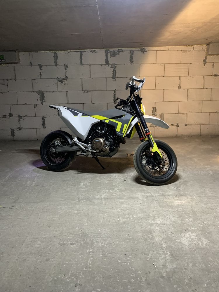 Husqvarna 701 KTM 690