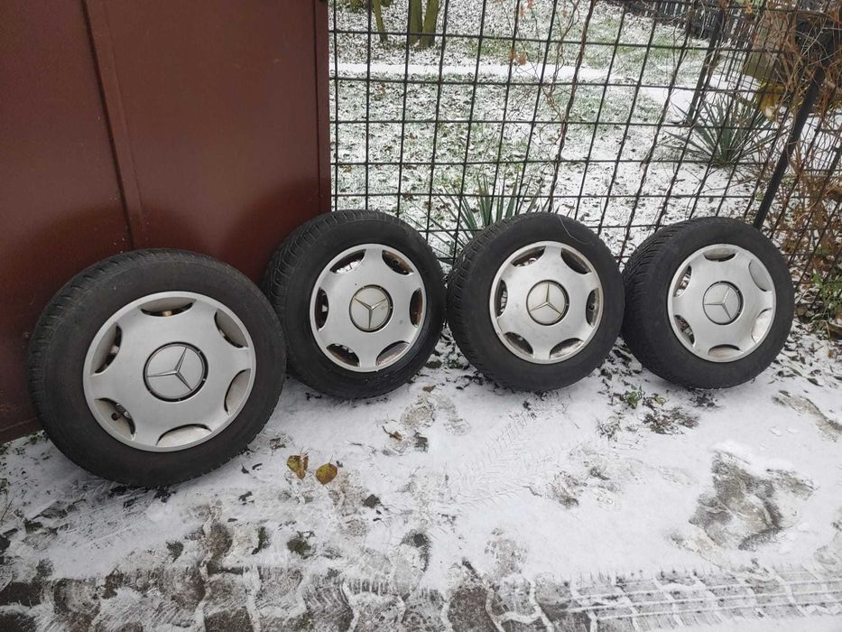 Koła z oponami i kołpakami Mercedes 195/65/15 zimowe Dębica