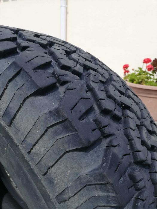 4x Pneus BF Goodrich all terrain 285 75 R16