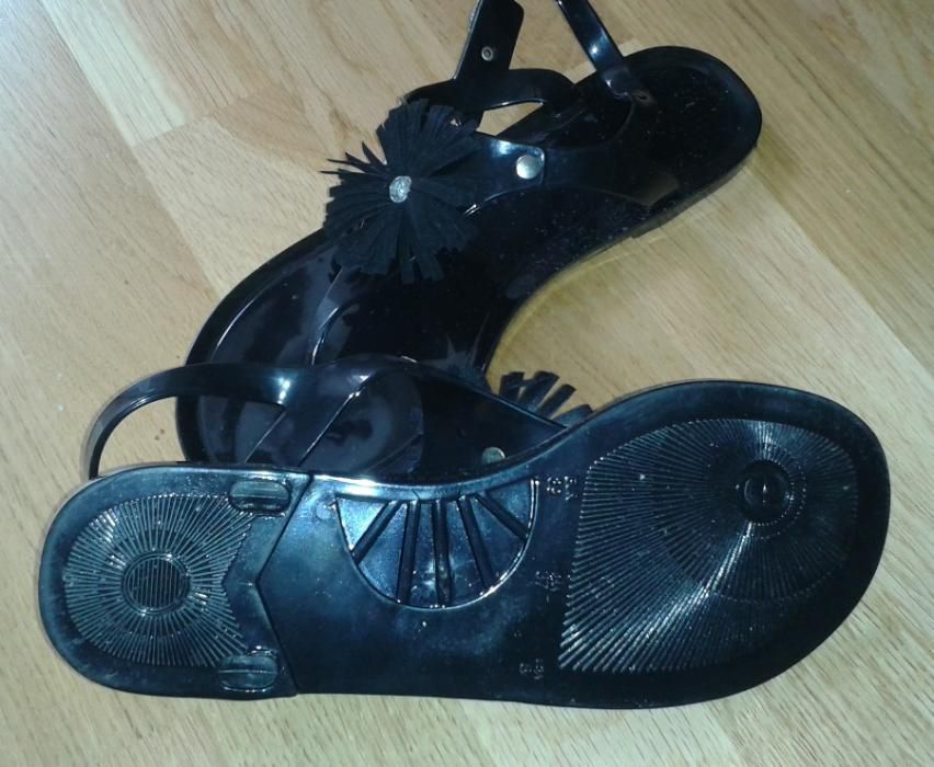 Gumowe czarne sandały typu meliski