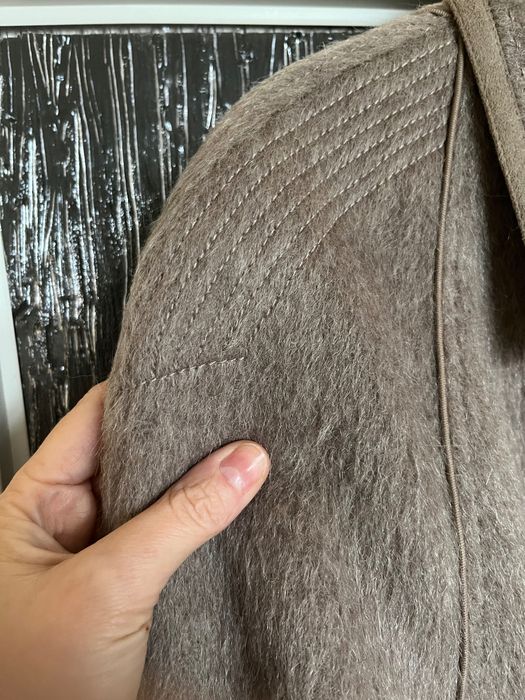 Przepiękny płaszcz  z wełny lamy, z paskiem r.38. vintage