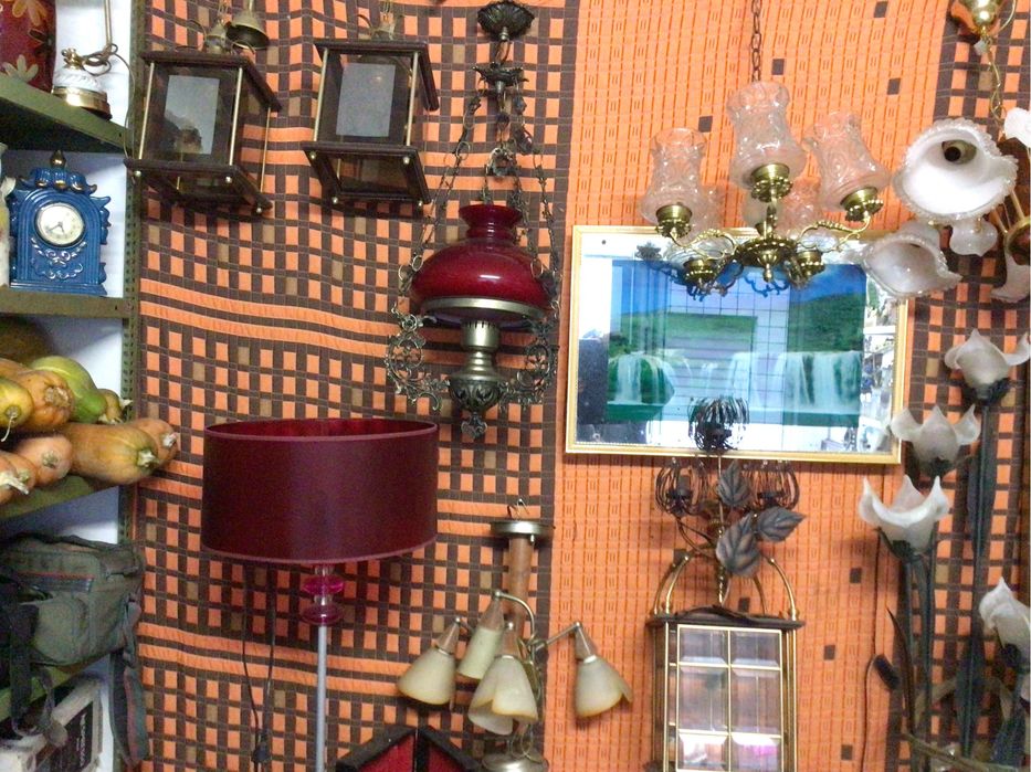 Recheio de antiguidades e velharias para venda