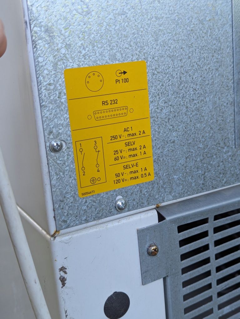 Laboratoryjna chłodziarko-zamrażarka Thermo hfu 586 top, wyposażenie l