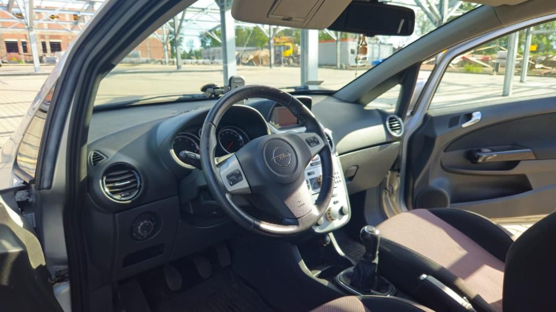 Opel Corsa D 2008r klima tempomat 1.2