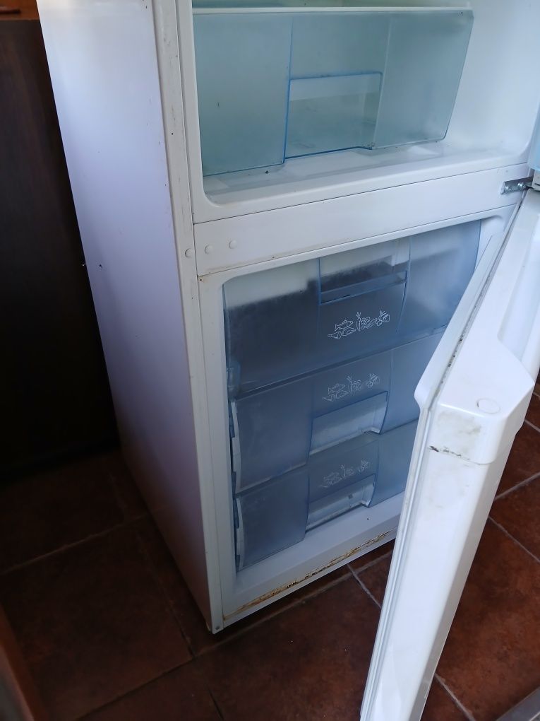 Sprzedam Lodówkę BEKO