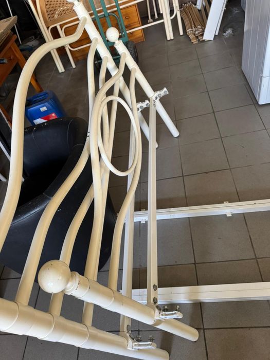 Cama de casal de metal