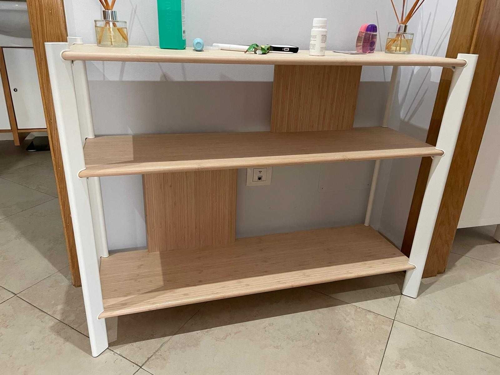 Mesa de apoio da marca IKEA