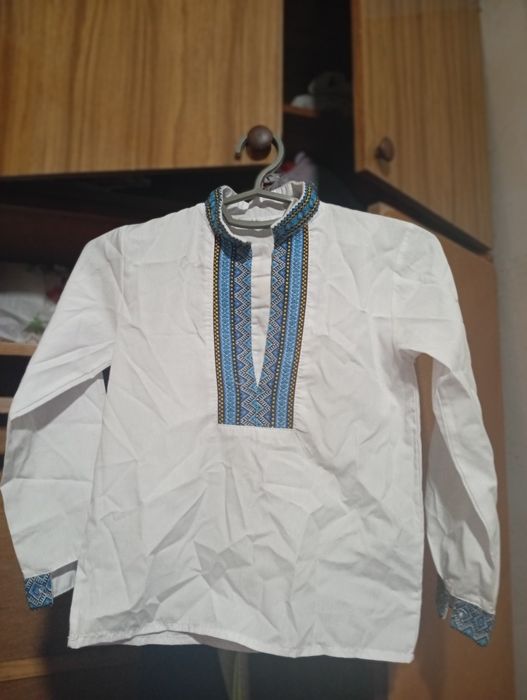 Продам  теплу  кофту, штани на  флісі, вишиванку,штани без утеплення