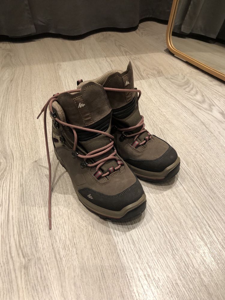 Vendo botas Trekking TREK100 impermeáveis