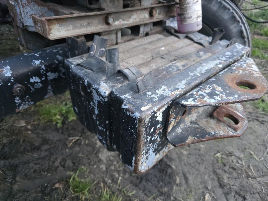 Obciążnik  obciażniki  nowy typ przód zaczepów c360 c330