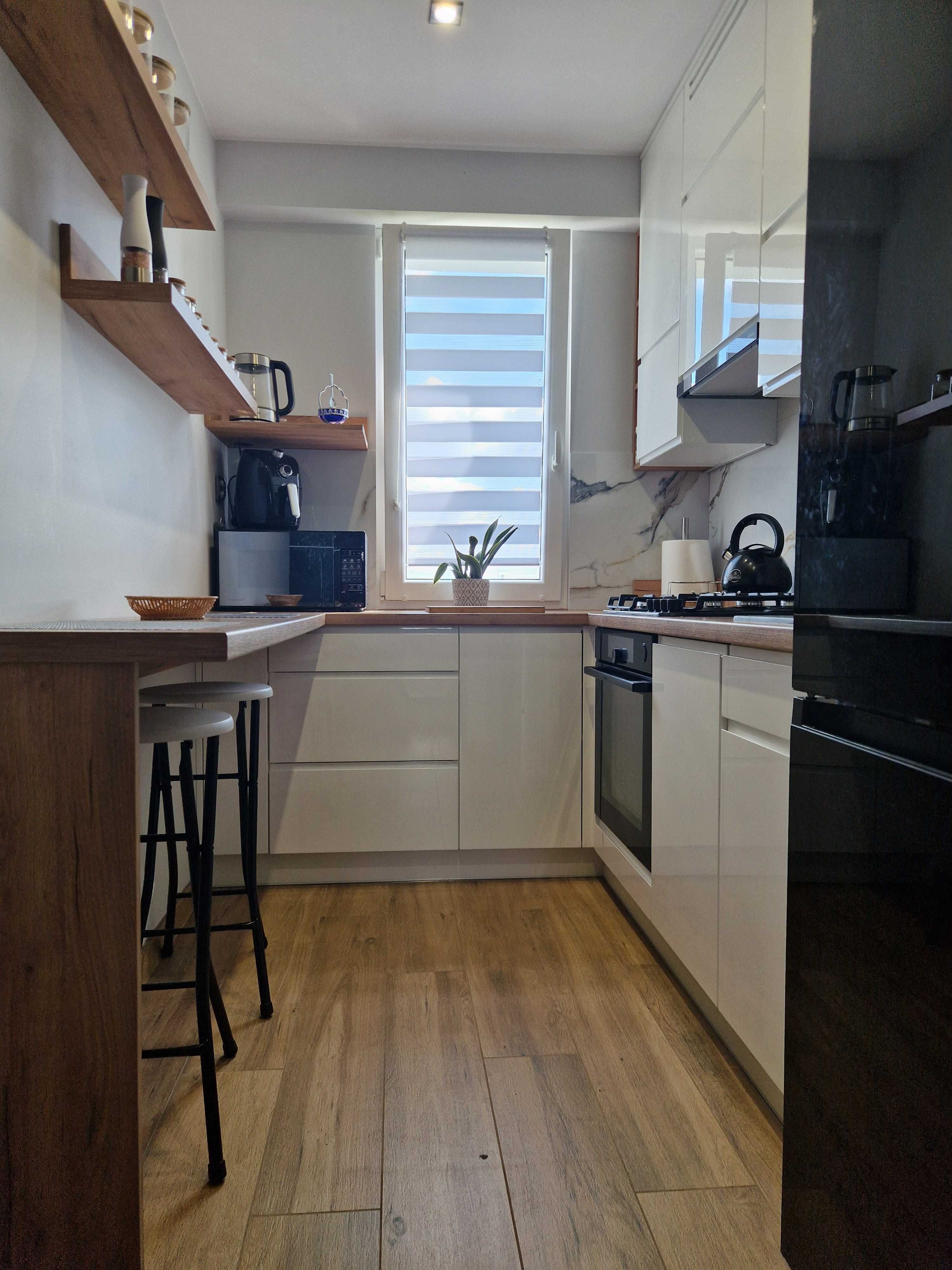 Mieszkanie 37m po  remoncie,klimatyzacja,duży balkon z widokiem,winda.