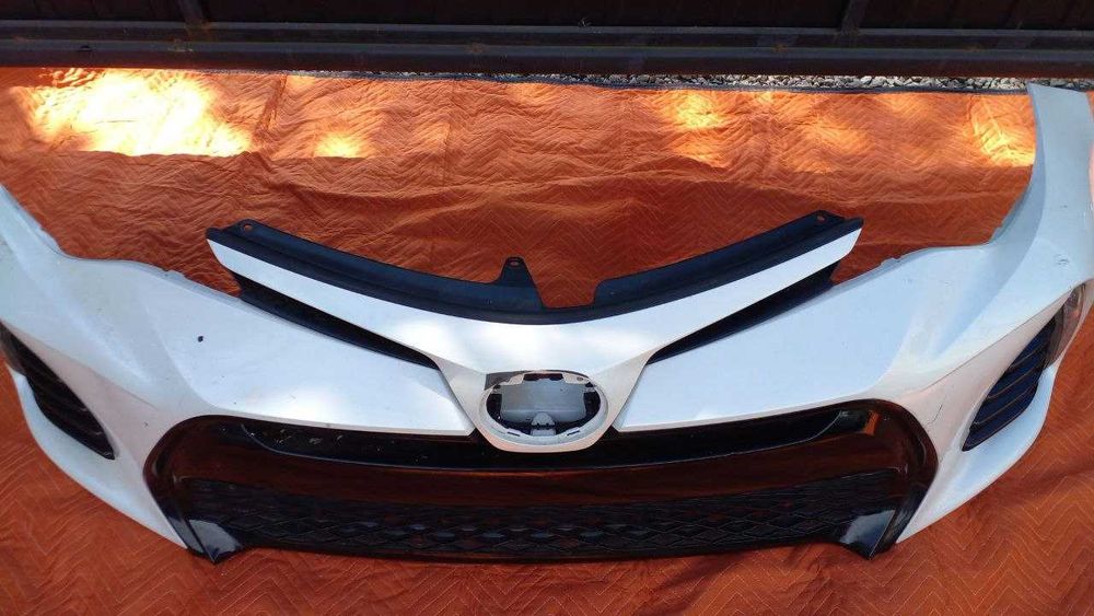 Бампер Toyota Corolla Тойота Королла 2017-2019.