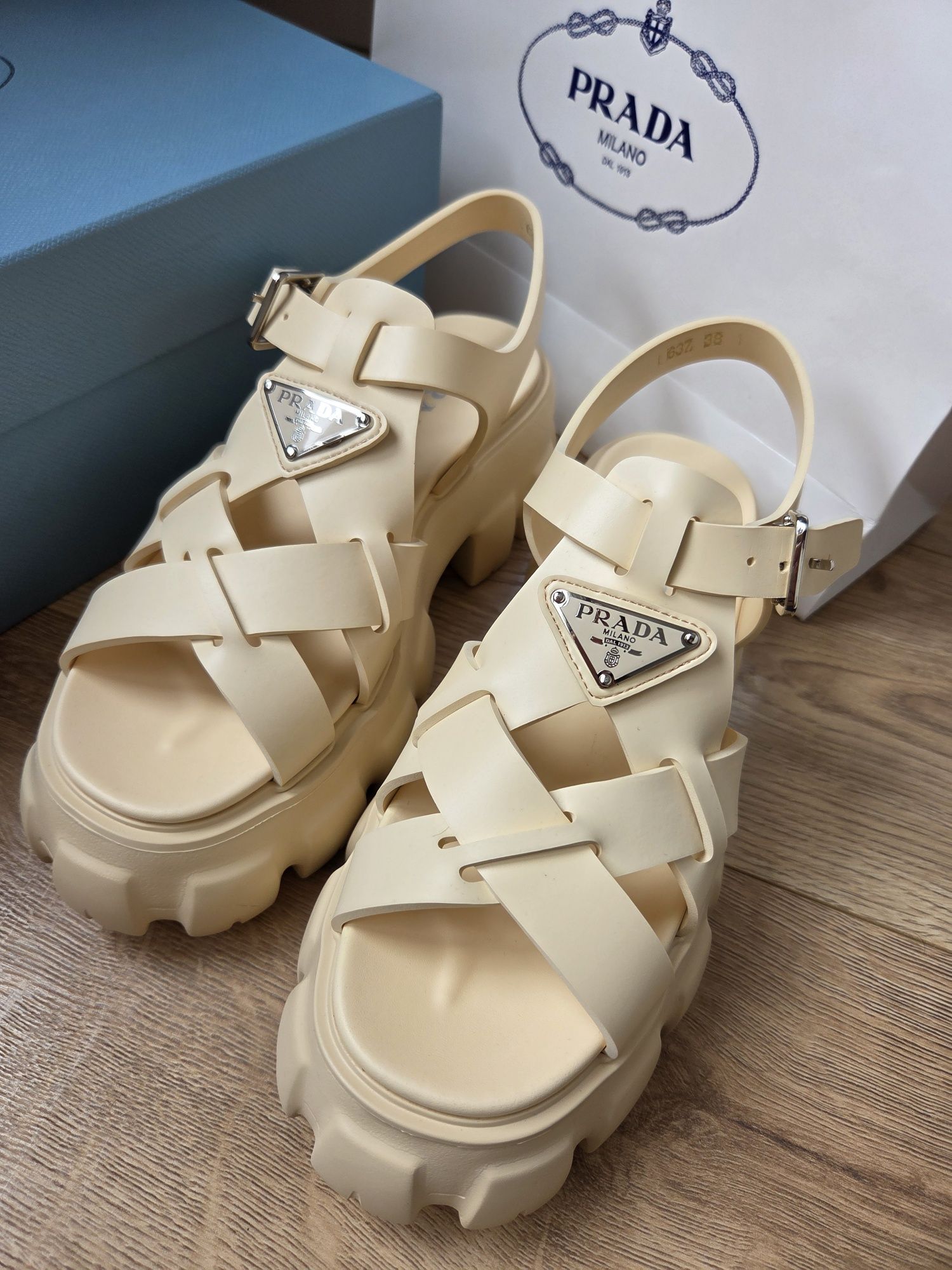 Sandały PRADA butter masełkowe 38 nowe