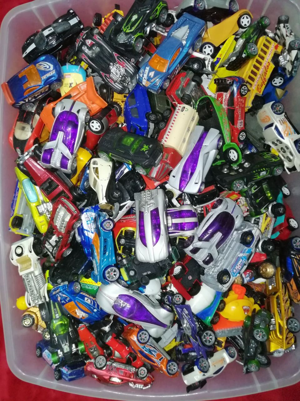 Conjunto de 800 carros da Hot Wheels (Incluindo Acceleracers)