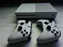 Xbox one S + 2 pady