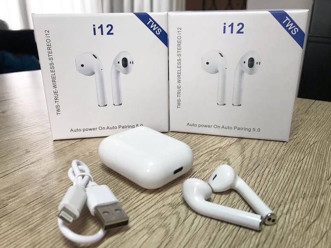 Продам Блютуз наушники TWS I12