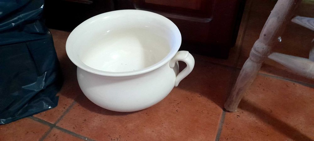Bacio em cerâmica com selo de fábrica