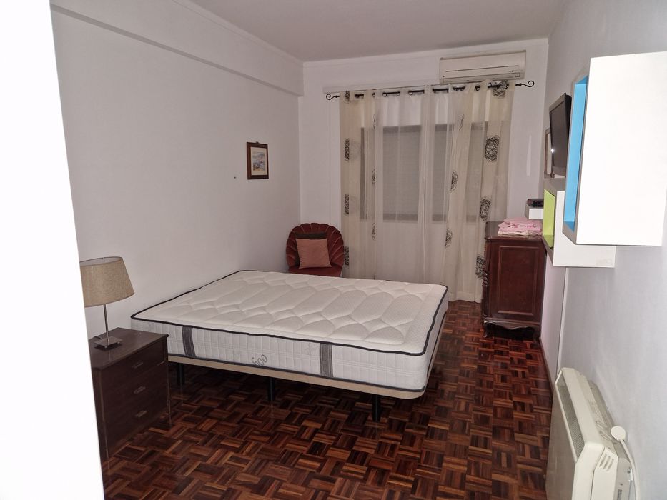 Alugo quarto no entroncamento