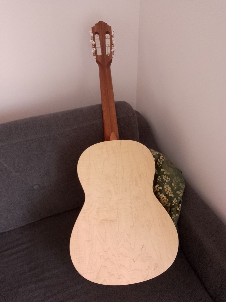Gitara klasyczna Höfner Hmm-AZM z pokrowcem Ortega