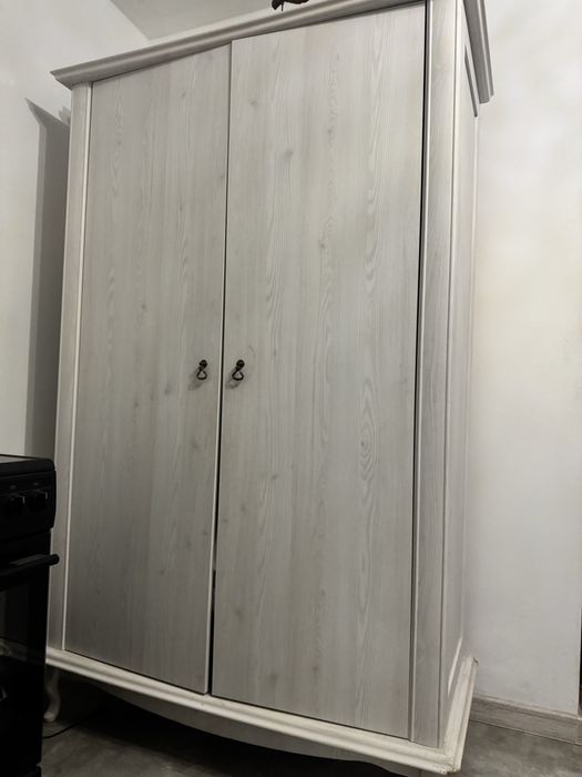 szafa ubraniowa z półkami i wieszakiem na sprzedaż