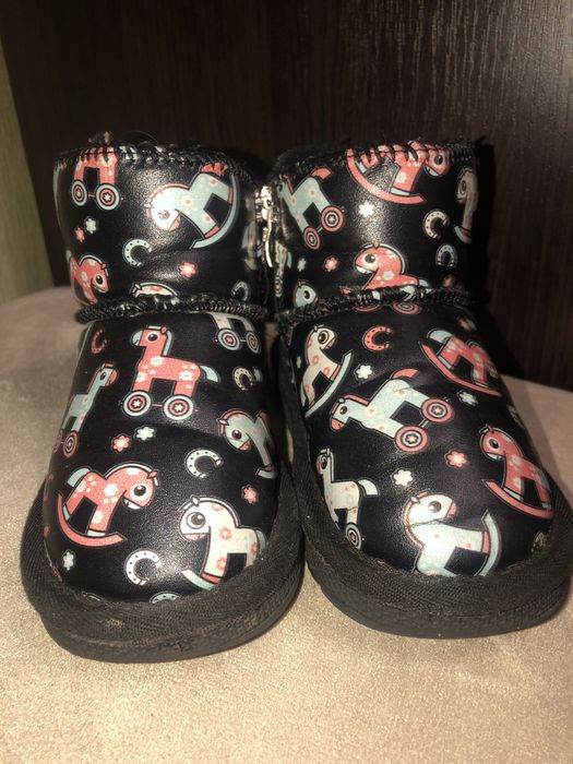 Тепленькі сапожки для дівчинки