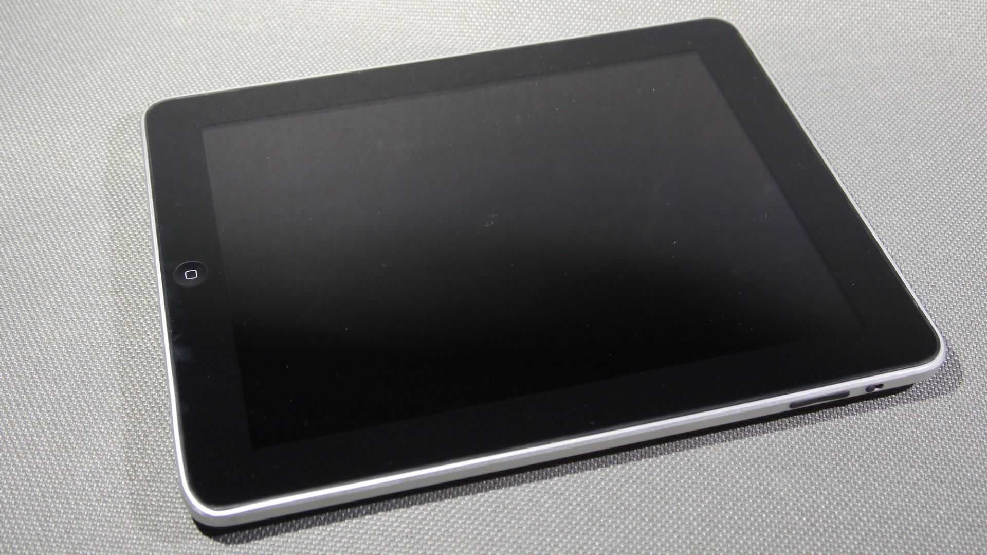 Планшет 16Gb Apple iPad 1 Wi-Fi - Model A1219 яркий IPS дисплей #10