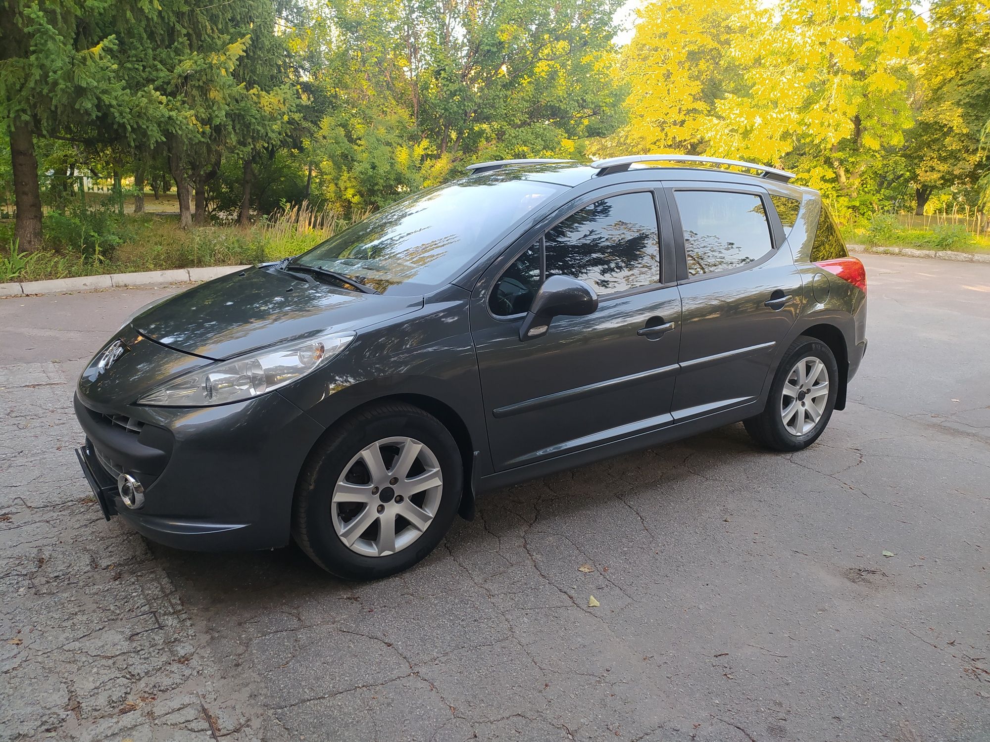 Продам Peugeot 207 sw 1.6 бензин