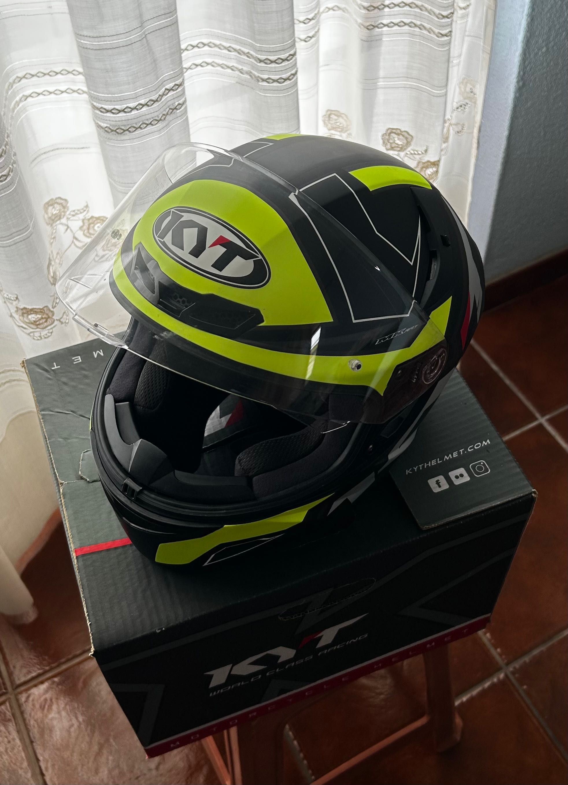 Capacete KYT- Tamanho M