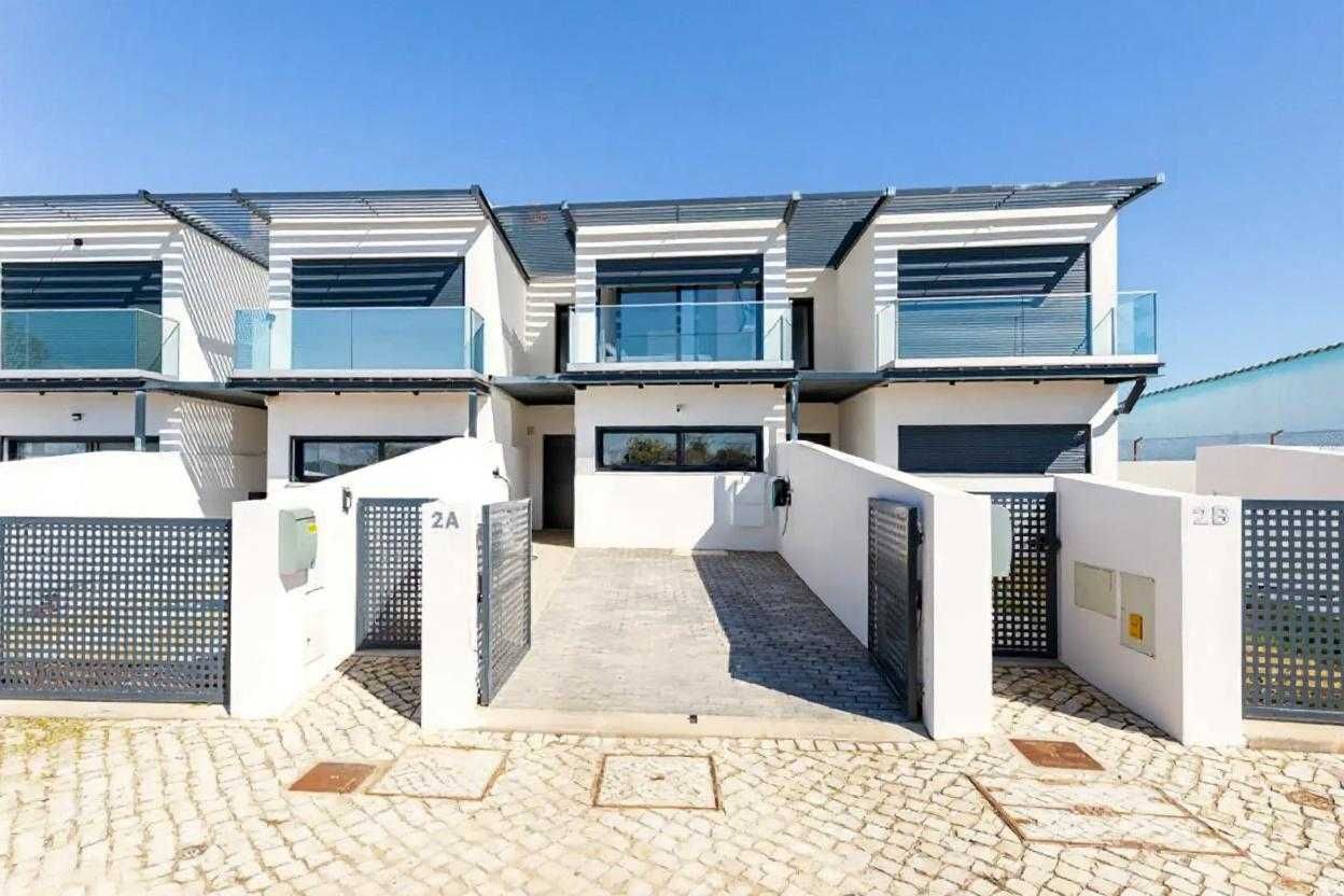 Novo Villa T3 em Olhão - Novo Cozinha, Jardim Privado, AC, Carregador