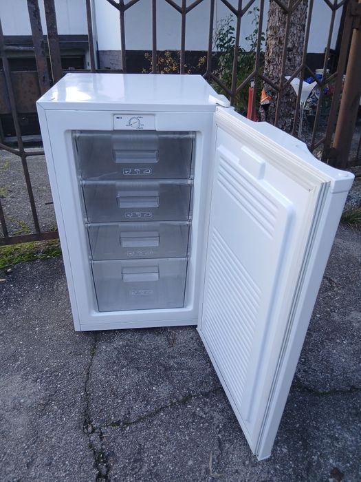 Mała zamrażarka 4-ro szufladowa firmy PKM w bardzo dobrym stanie.