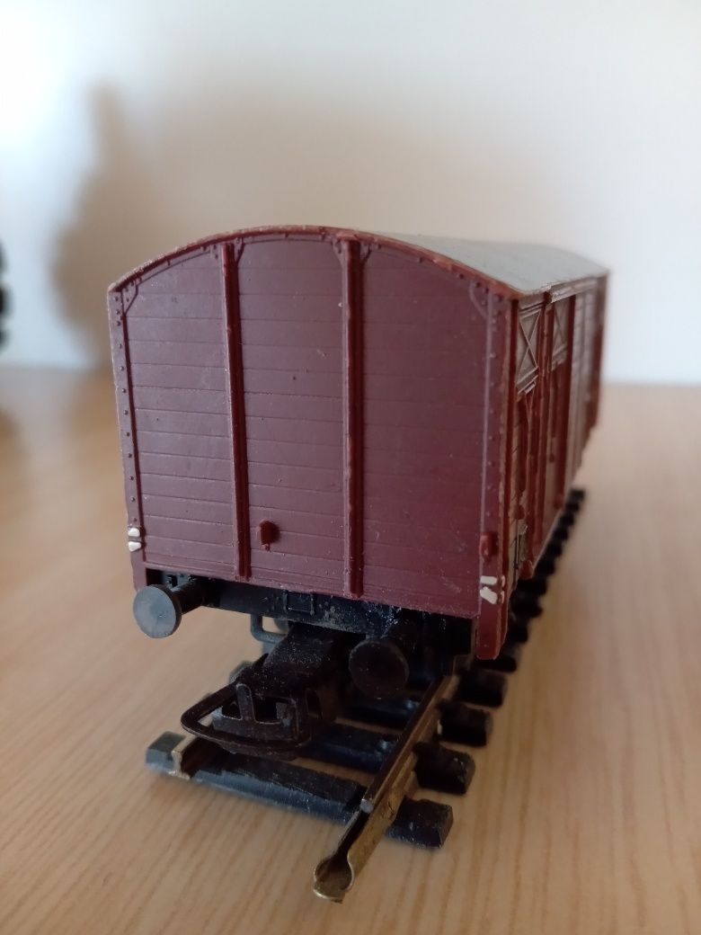 Wagon towarowy kryty 2 oś. PIKO