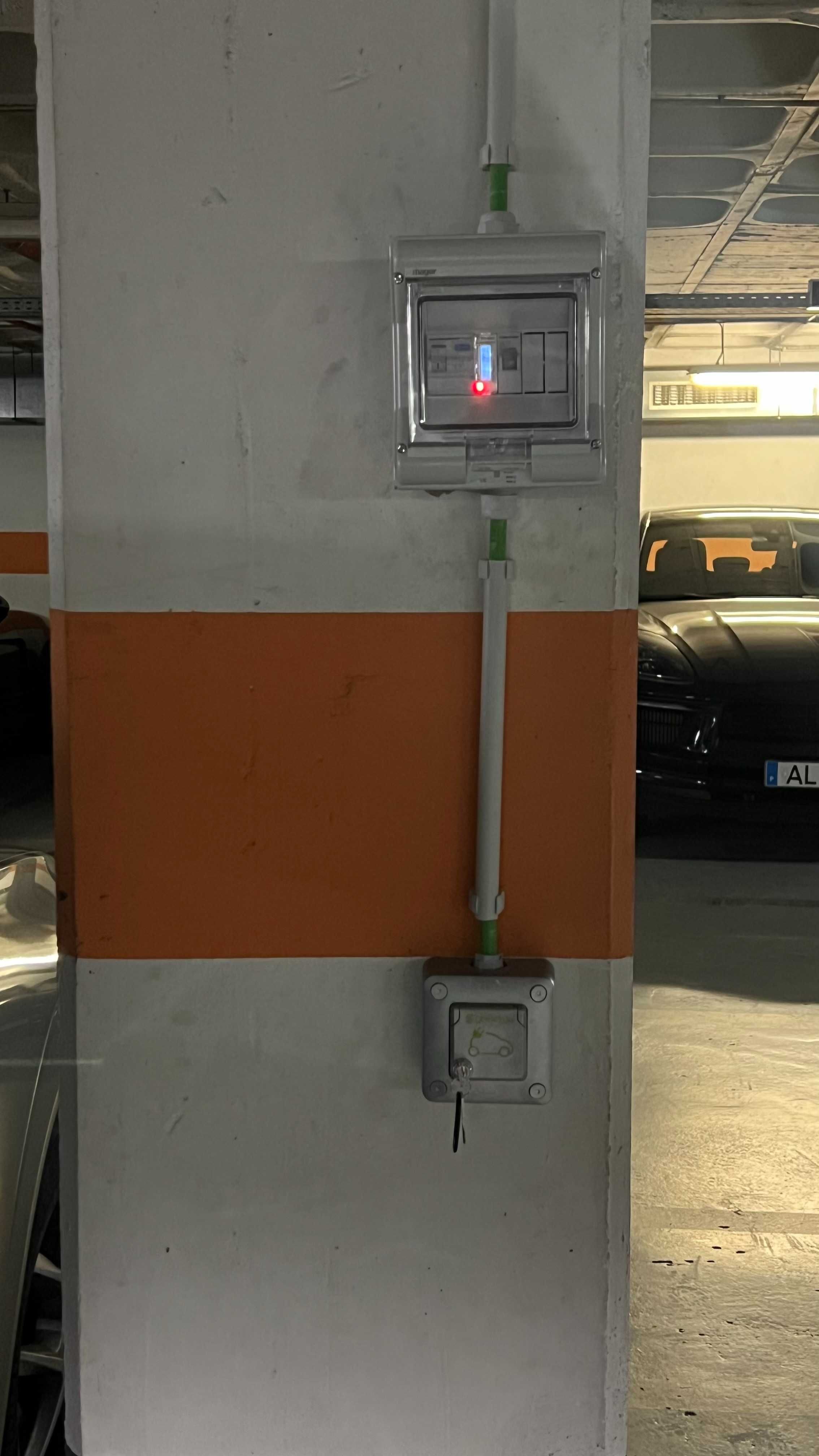 Lugar de parqueamento privado no Saldanha com carregamento eléctrico