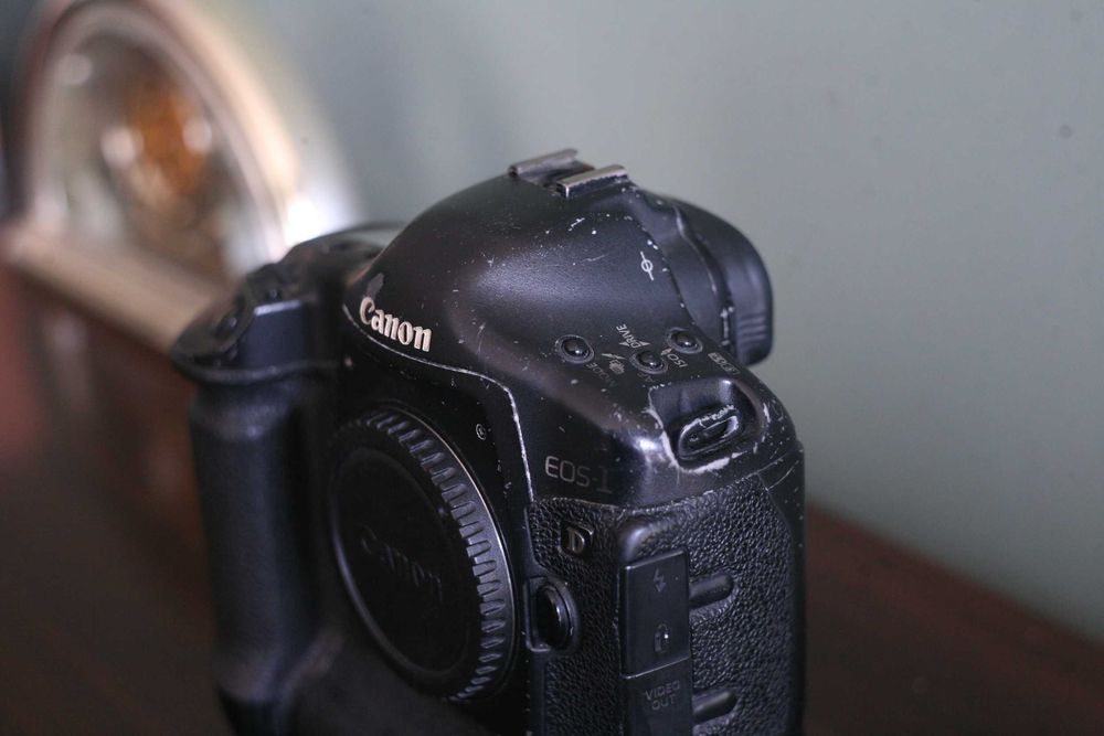 Rzadki DSLR Lustrzanka Profesjonalna Canon 1D mark II N