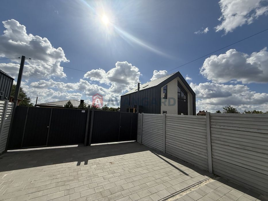 Продам современный дом. Новоалександровка