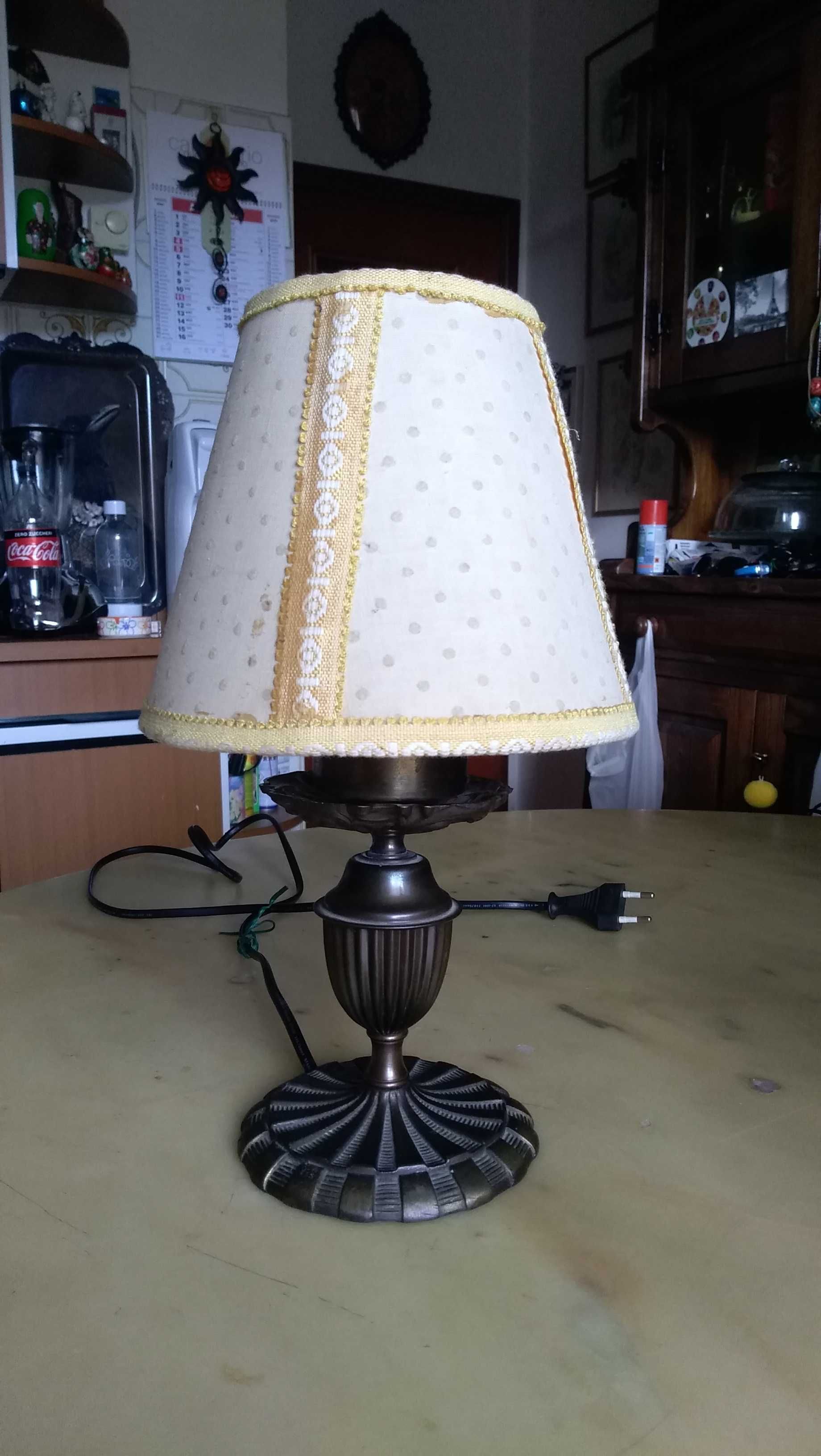 старинный настольный бронзовый светильник с плафонами