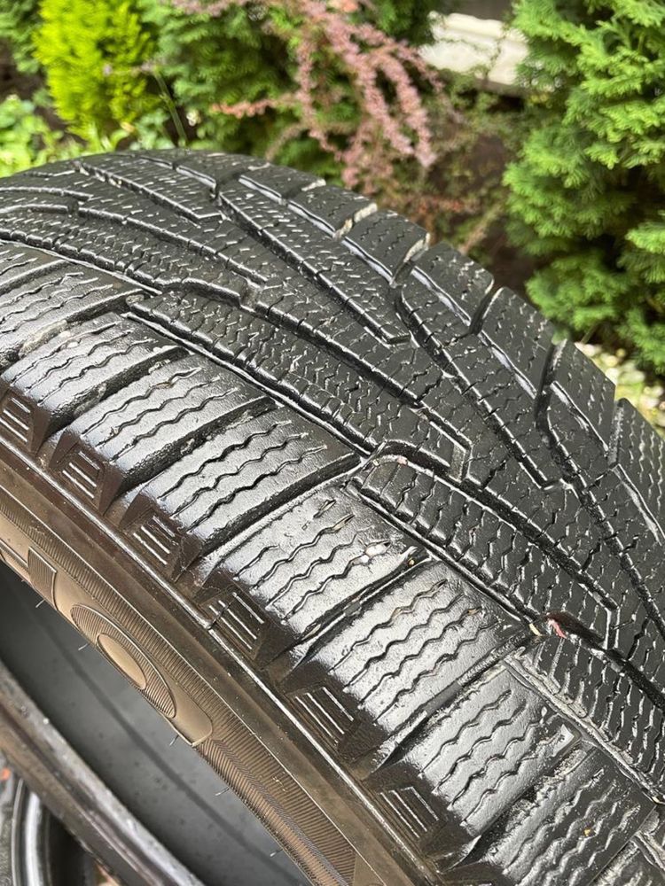 Зимові шини Kumho I’ZEN KW31 215/60 R17 96H