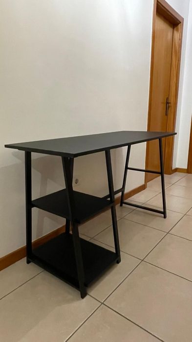 Secretária em excelente estado