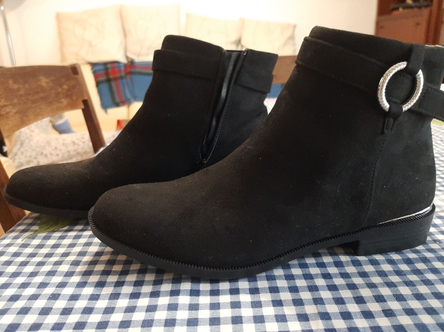 Botins em preto(novos)