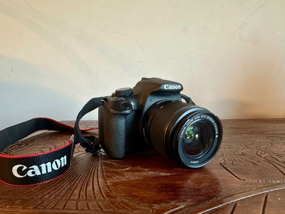 Canon EOS 1200D + Lente 18-55mm  + Carregador e Bateria